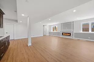 8011 S Oconto Ave, Bridgeview, IL 60455 - Photo 25