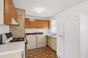 7025 Saratoga Dr, Bridgeview, IL 60455 - Photo 7