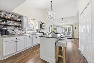 138 N Calhoun Street, Aurora, IL 60505 - Photo 9