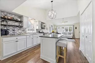 138 N Calhoun St, Aurora, IL 60505 - Photo 9