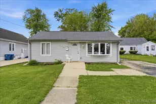 138 N Calhoun St, Aurora, IL 60505 - Photo 1