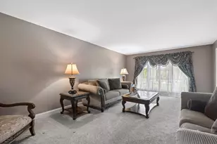 6731 Estate Ln, Long Grove, IL 60047 - Photo 11