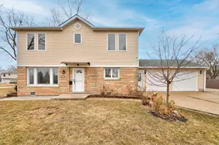 2659 Eisenhower Dr, Des Plaines, IL 60018 - Photo 1