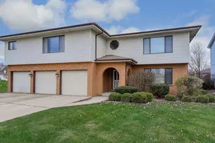 310 Starling Ct, Bloomingdale, IL 60108 - Photo 1