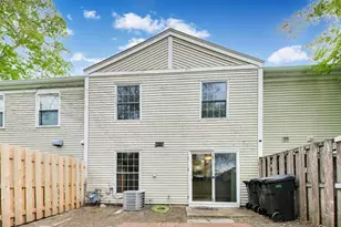 64 Bright Oaks Cir, Cary, IL 60013 - Photo 21