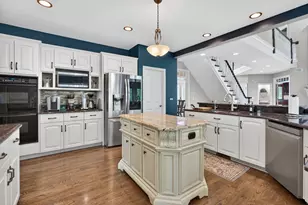 40W310 Waterford Ln, Saint Charles, IL 60175 - Photo 9