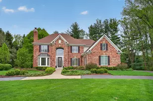 40W310 Waterford Ln, Saint Charles, IL 60175 - Photo 1
