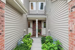 1245 Prairie View Pkwy, Cary, IL 60013 - Photo 3