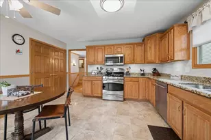 569 Rose Ln, Bartlett, IL 60103 - Photo 11