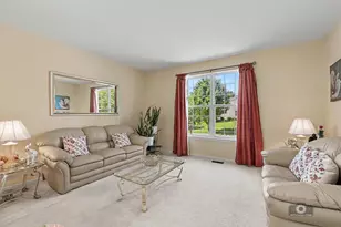 483 Elm Ridge Rd, Carpentersville, IL 60110 - Photo 5
