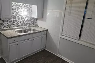 10081 Frontage Rd, Skokie, IL 60077 - Photo 9