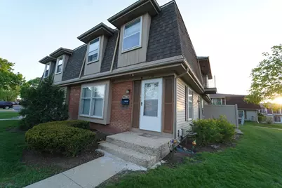 718 Newton Court, Schaumburg, IL 60193 - Photo 1