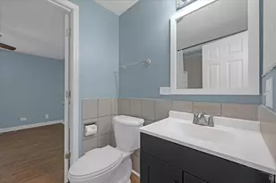 718 Newton Ct, Schaumburg, IL 60193 - Photo 17