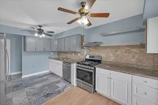 718 Newton Ct, Schaumburg, IL 60193 - Photo 11