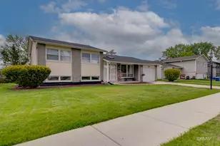 691 Westmere Rd, Des Plaines, IL 60016 - Photo 1
