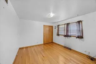 14522 S Calhoun Ave, Burnham, IL 60633 - Photo 7