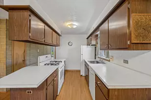 14522 S Calhoun Ave, Burnham, IL 60633 - Photo 9