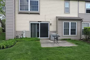 1334 Gloucester Cir, Carol Stream, IL 60188 - Photo 3
