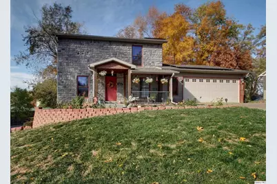911 Ridgewood Dr, Quincy, IL 62301 - Photo 1