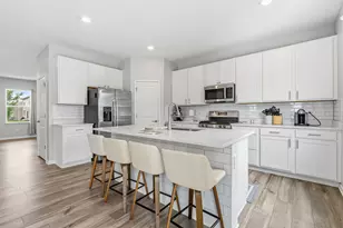 2013 Rosehall Dr, Joliet, IL 60431 - Photo 3