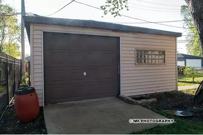 9540 S Bennett Avenue, Chicago, IL 60617 - Photo 17