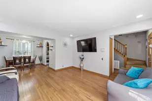 2054 Mission Hills Dr, Elgin, IL 60123 - Photo 7