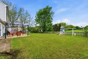 2054 Mission Hills Dr, Elgin, IL 60123 - Photo 23