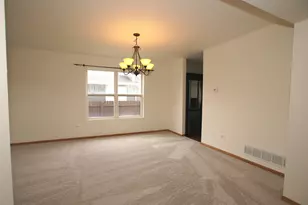 10 Beaver Creek Ct, Bolingbrook, IL 60490 - Photo 7