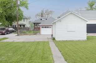 1839 15th St, Moline, IL 61265 - Photo 5