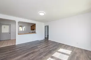 2123 N McAree Rd, Waukegan, IL 60087 - Photo 7