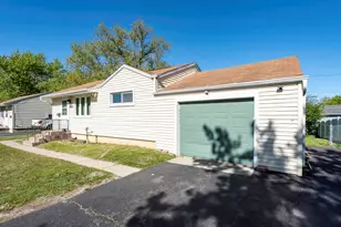 2123 N McAree Rd, Waukegan, IL 60087 - Photo 3