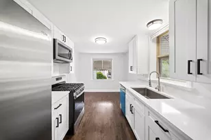 8906 S Crandon Ave, Chicago, IL 60617 - Photo 7