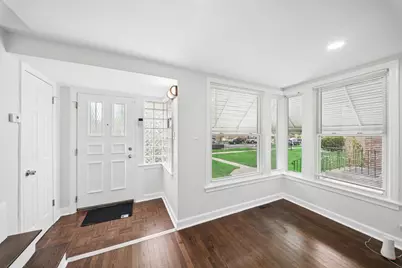 8906 S Crandon Avenue, Chicago, IL 60617 - Photo 5