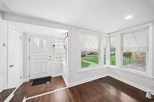 8906 S Crandon Ave, Chicago, IL 60617 - Photo 5