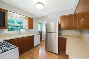 1615 E Evergreen St, Wheaton, IL 60187 - Photo 5