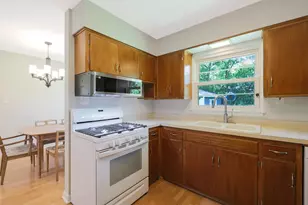1615 E Evergreen St, Wheaton, IL 60187 - Photo 9