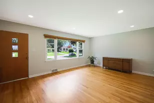 1615 E Evergreen St, Wheaton, IL 60187 - Photo 3