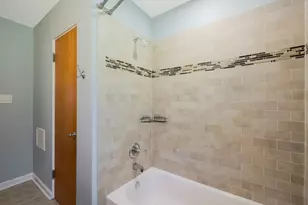 1615 E Evergreen St, Wheaton, IL 60187 - Photo 13