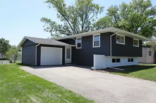 2541 75th St, Woodridge, IL 60517 - Photo 1