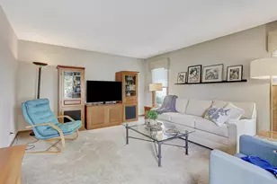 4261 Oak Knoll Ln, Hoffman Estates, IL 60192 - Photo 17