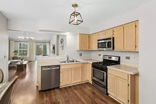 8 Tyler Ct, Streamwood, IL 60107 - Photo 5