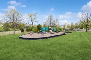8 Tyler Ct, Streamwood, IL 60107 - Photo 17