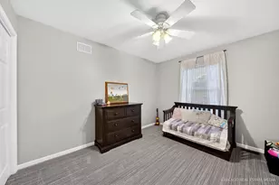 2777 Colonial Dr, Elgin, IL 60124 - Photo 29