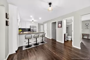 2777 Colonial Dr, Elgin, IL 60124 - Photo 9