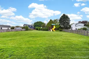 2777 Colonial Dr, Elgin, IL 60124 - Photo 15