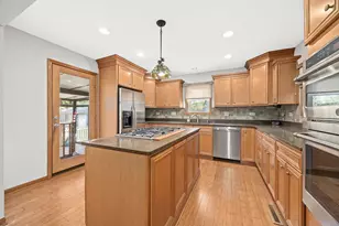 512 W Eugenia St, Lombard, IL 60148 - Photo 3