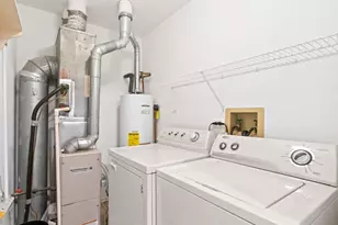 1619 Woodcrest Cir, Mundelein, IL 60060 - Photo 5