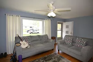 426 Brown St, Wauconda, IL 60084 - Photo 9
