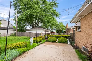 8436 N Oriole Ave, Niles, IL 60714 - Photo 15