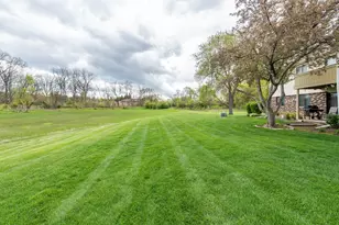 5227 Rockpointe Ct, Gurnee, IL 60031 - Photo 27